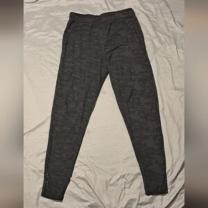 Alphalete Joggers Size Medium Black and Gray